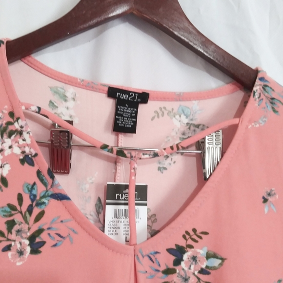 Pink floral dress - Picture 3 of 4